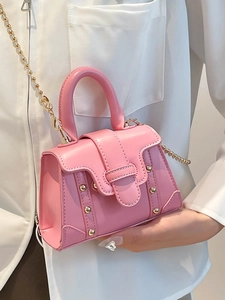 Borsa a mano quadrata rosa minimalista con borchie dorate e tracolla a catena