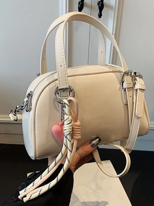 Sac à Épaule Élégant en Cuir PU pour Femmes Minimaliste Urbain Style Boston Couleur Unie Sac à Bandoulière Avec Pendentif Coeur Sac de Navettage