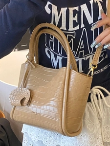 Fashionable brown crocodile pattern bucket bag with handles and adjustable shoulder strap