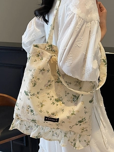 Sac fourre-tout en toile florale avec bordure à volants et étiquette Romance femme