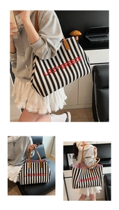 Détail du sac cabas en toile rayée avec anses en cuir marron et broderie rouge élégante