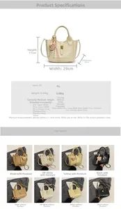 Details der PU Schultertasche mit Steinmuster, Maßen und modischem Bärenanhänger