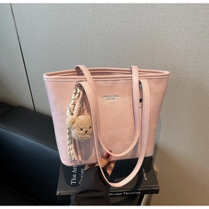 Detail of light pink tote bag with bear charm and MIKAXIQI & BAG brand logo print