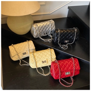 Detailed display of diamond lattice chain bags in silver, black, beige, yellow and red