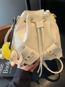 Women Fashion PU Leather Bucket Bag Minimalist Drawstring Shoulder Bag With Elephant Charm Litchi Texture Crossbody Bag