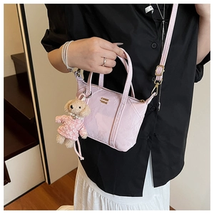 Mini sac cabas rose avec bandoulière réglable et pendentif caniche en peluche
