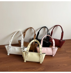 Détails de sacs à bandoulière en cuir élégants déclinés en six couleurs modernes