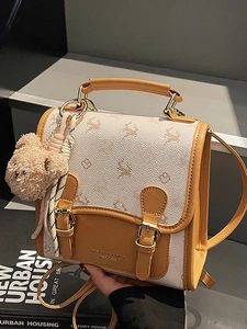 Sac à dos vintage crème à motif floral avec bordure en cuir et petit ours en peluche