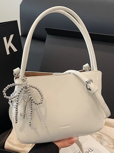 Sac Seau Sous le Bras à la Mode en Cuir PU pour Femmes Style Coréen Simple Sac à Bandoulière Avec Pendentif Noeud de Perles