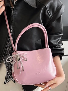 Sac seau rose brillant avec nœud en perles et breloque clé en métal pour femme