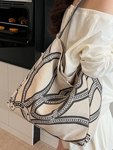 Minimalist canvas tote bag with black geometric chain pattern for women's daily commute