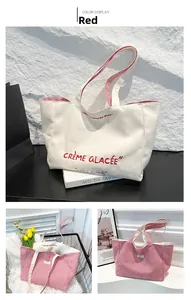 Détail du grand sac cabas en toile avec rayures rouges et broderie Creme Glacee