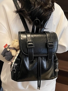 Sac à dos vintage en cuir PU noir pour femme avec pendentif ours et sangles à boucles