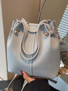 Fashion Women Crocodile Pattern PU Leather Bucket Bag With Wide Geometric Strap Urban Simple Shoulder Crossbody Bag Handbag