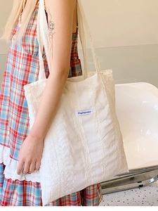 Japanischer Canvas-Shopper für Damen mit weißer Spitzenstickerei und floralem Textur-Design