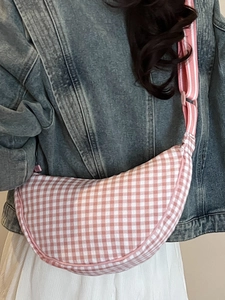 Pink checkered crescent shoulder bag with minimalist large capacity canvas design
