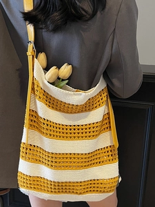 Grand sac cabas tricoté jaune et blanc avec bandoulière cuir pour plage été