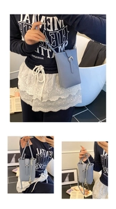 Détails du sac de téléphone en cuir bleu clair à motif litchi avec boucle métallique