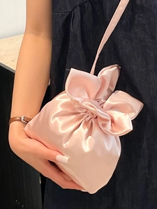 Petit sac bandoulière rose en satin avec motif de fleur et cordon pour femmes