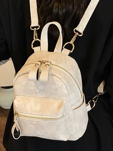 Mini sac à dos beige minimaliste pour femme avec motifs floraux subtils et détails dorés