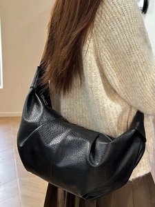 Black large capacity hobo bag in lychee pattern leather with a minimalist crescent design