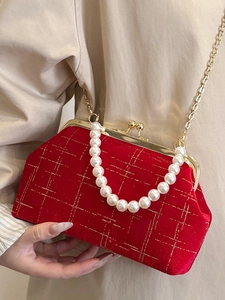 Sac en velours rouge matelassé avec poignée en perles et chaîne dorée femme