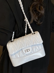 Fashionable light blue quilted leather crossbody bag with chain strap and V-pattern