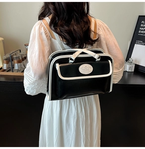 Retro black and white contrast leather shoulder bag with polished box-shaped detail