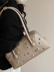 Vintage beige shoulder bag with silver star studs and pearls in a modern aesthetic