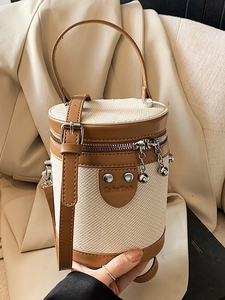 Borsa a Secchiello da Donna in Pelle PU Intrecciata Borsa a Tracolla Cilindrica Con Ciondolo a Cuore Borsa a Mano Elegante Minimalista