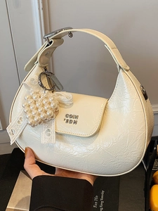 Sac à main chic en cuir plissé crème avec pendentif cœur en perles et nœud en dentelle
