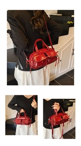 Vues détaillées d'un sac baguette rouge brillant avec nœuds et bandoulière réglable