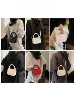 Vues détaillées des petits sacs carrés multifonctions en six couleurs avec décoration