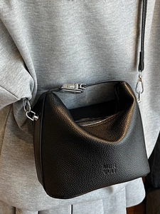 Minimalist black lychee texture crossbody bag with silver clasp and leather strap