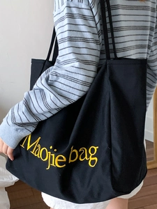Grand sac cabas en toile noire avec broderie jaune pour le trajet quotidien