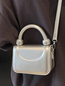 Mini sac à main argenté métallisé chic avec poignée et bandoulière pour la mode d'été
