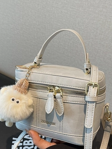 2025 Moda Borsa a Scatola Quadrata in Pelle PU per Donna Elegante Borsa a Mano Minimalista Urbana con Ciondolo Peloso