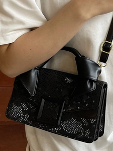 Sac à main élégant en cuir texturé serpent noir avec boucle carrée pour femme