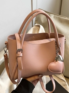 Sac seau en cuir rose avec pendentif en cœur et bandoulière réglable amovible