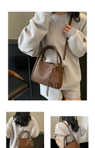 Détails du sac seau en cuir marron avec pendentif en forme de chien et bandoulière longue