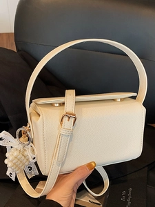 Sac Boîte Rétro pour Femme en Cuir PU Grain de Litchi Sac à Main Mini Sac Bandoulière Avec Pendentif Künstliche Perle Dentelle Style Urbain