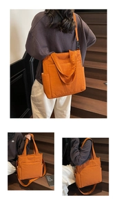 Dettaglio della borsa tote in nylon arancione su gradini in legno con texture e tracolla
