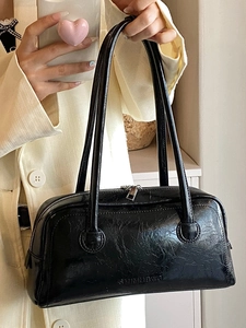 Chic black oil-wax leather Boston bag for women with elegant shoulder straps and zip closure