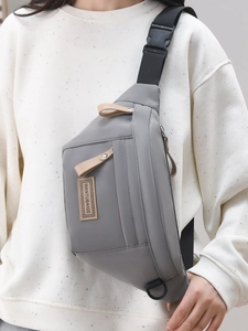 Sac de poitrine tendance en nylon gris avec bandoulière réglable pour hommes et femmes