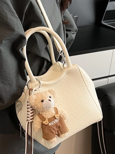 Sac seau chic en cuir blanc cassé pour femme avec charmant ours en peluche