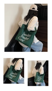 Detalle del bolso tote de lona verde oscuro con estampado blanco Sunday Tender Care TOT
