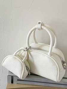 Ensemble de sacs à main minimalistes en cuir grainé blanc avec mini-charme assorti