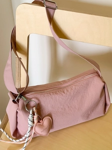 Sac à Épaule Minimaliste Urbain en PU pour Femme Forme Polochon Couleurs Bonbon Grande Capacité Avec Pendentif Cœur