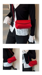 Détail du sac bandoulière en cuir rouge à grain de litchi avec rabat enveloppe