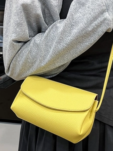 Sac bandoulière moderne en cuir jaune vif avec rabat et fine bandoulière réglable